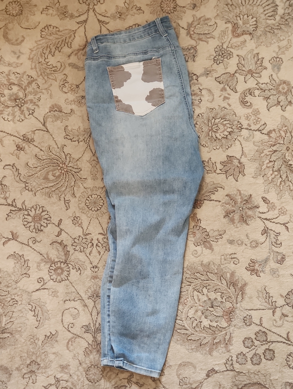 💕5/$25 ARULA Light Blue Relaxed Women's Jeans with Cow Print Back Pocket
